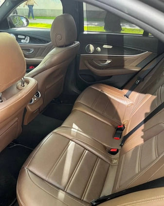 Mercedes-Benz Klasa E cena 210000 przebieg: 73000, rok produkcji 2017 z Warszawa małe 137
